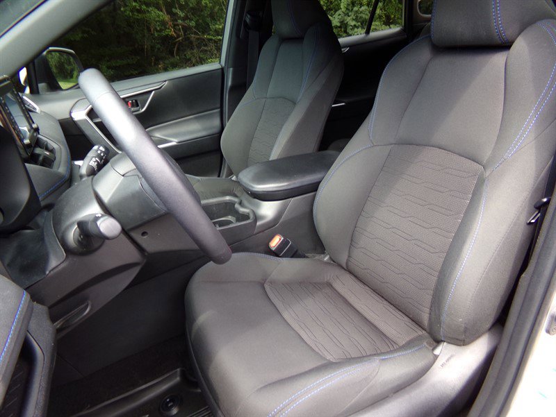 Used 2022 Toyota RAV4 SE image 16