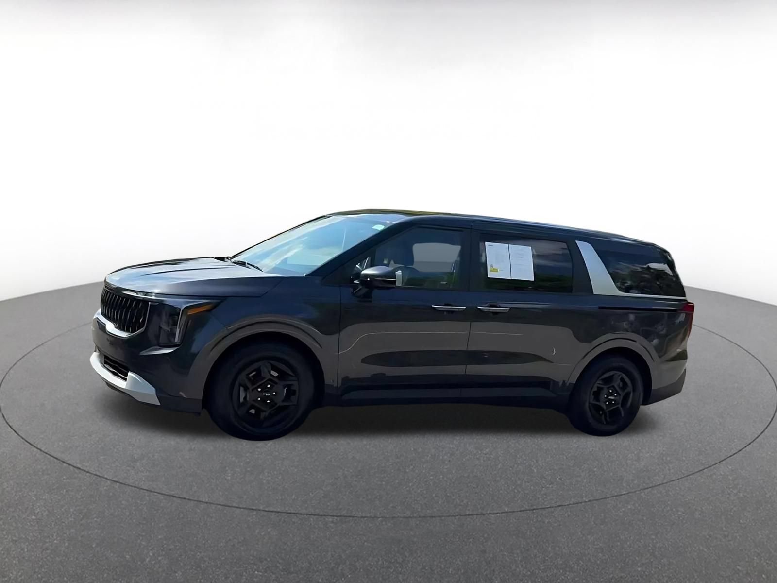 Used 2026 Kia Carnival FWD image 7