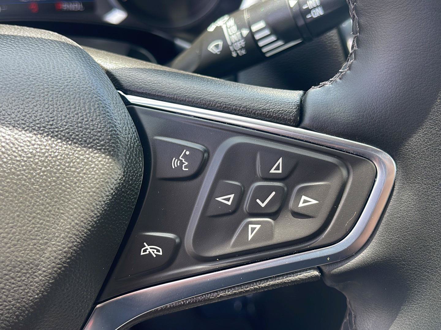 Used 2024 Chevrolet Equinox LT w/ Driver Convenience Package FWD image 24