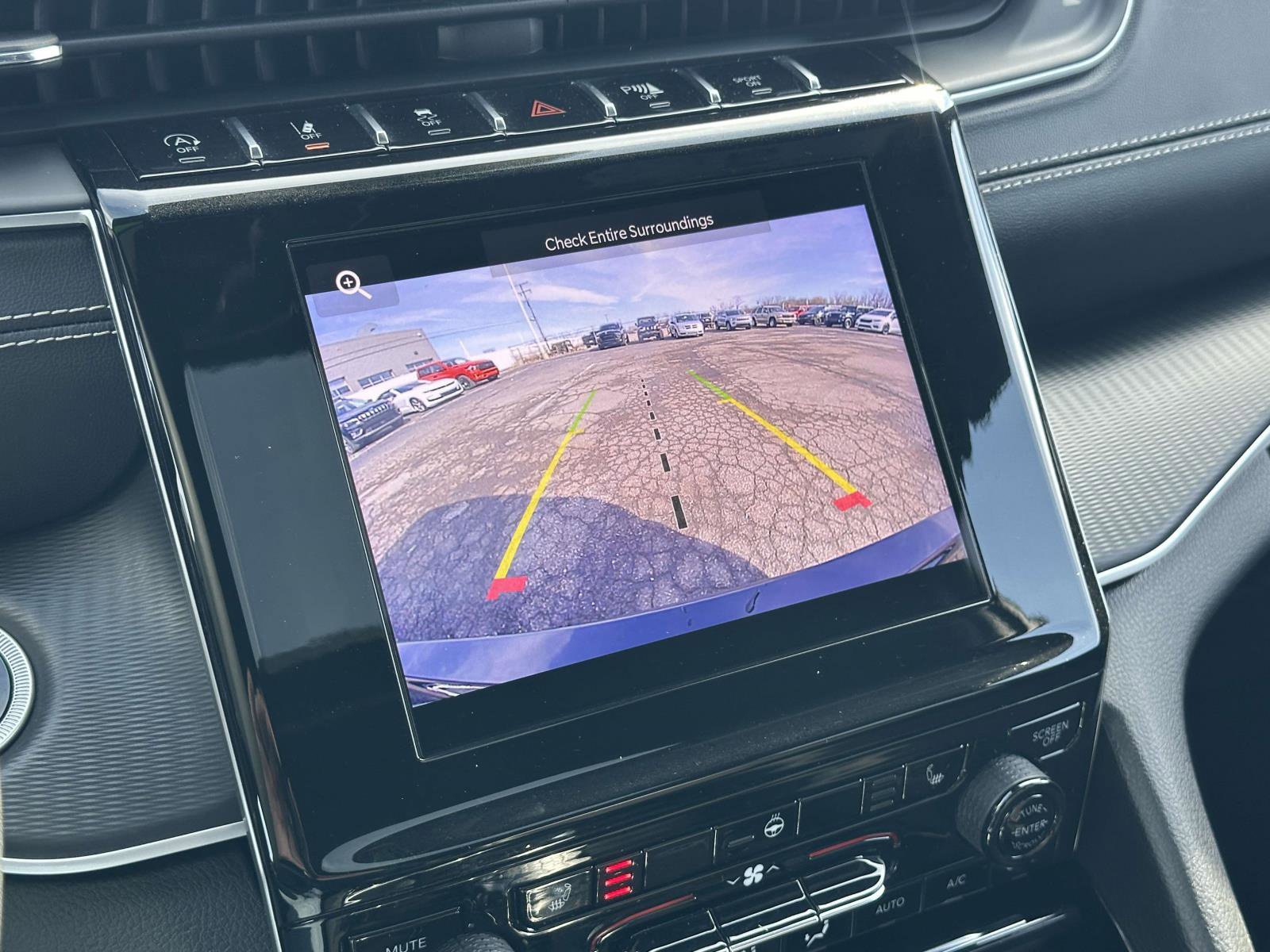 Used 2023 Jeep Grand Cherokee L Laredo image 26