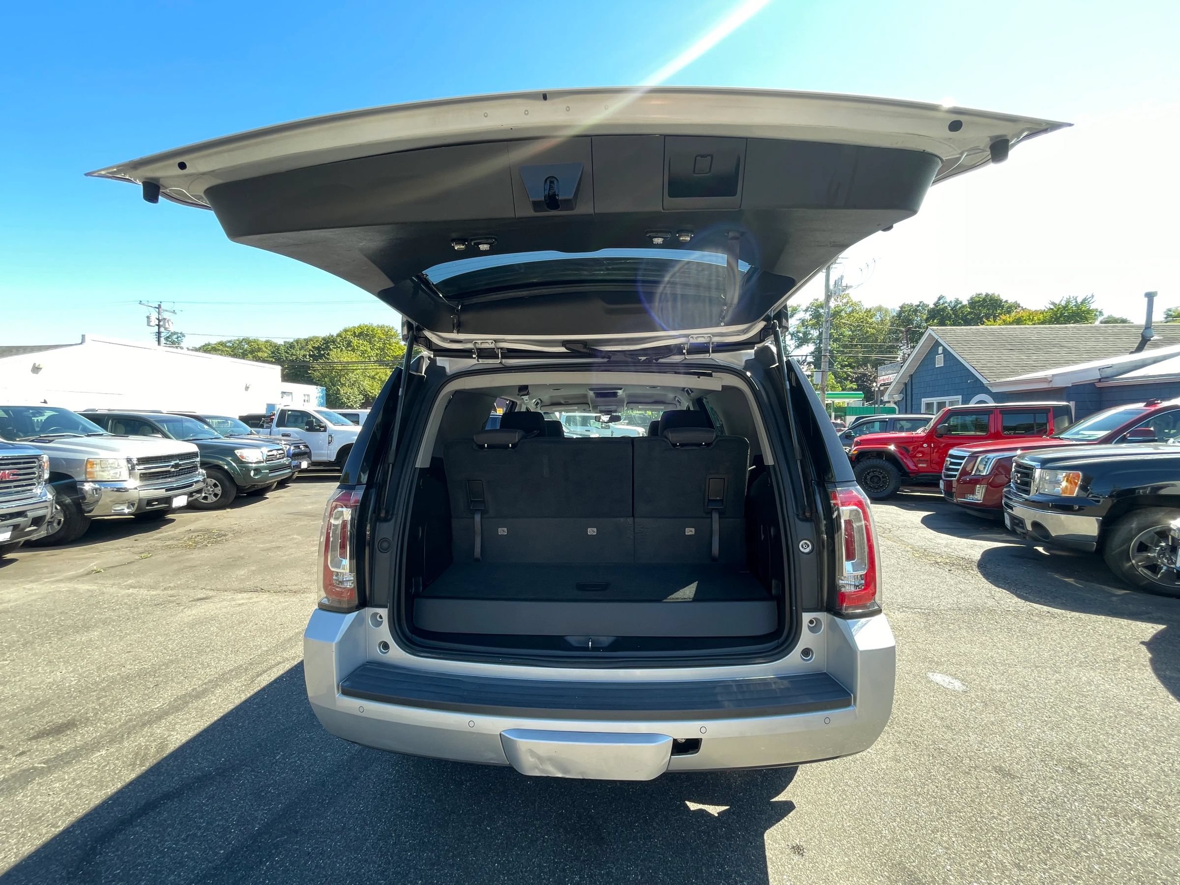Used 2015 GMC Yukon SLE w/ HD Trailering Package AWD/4WD image 25