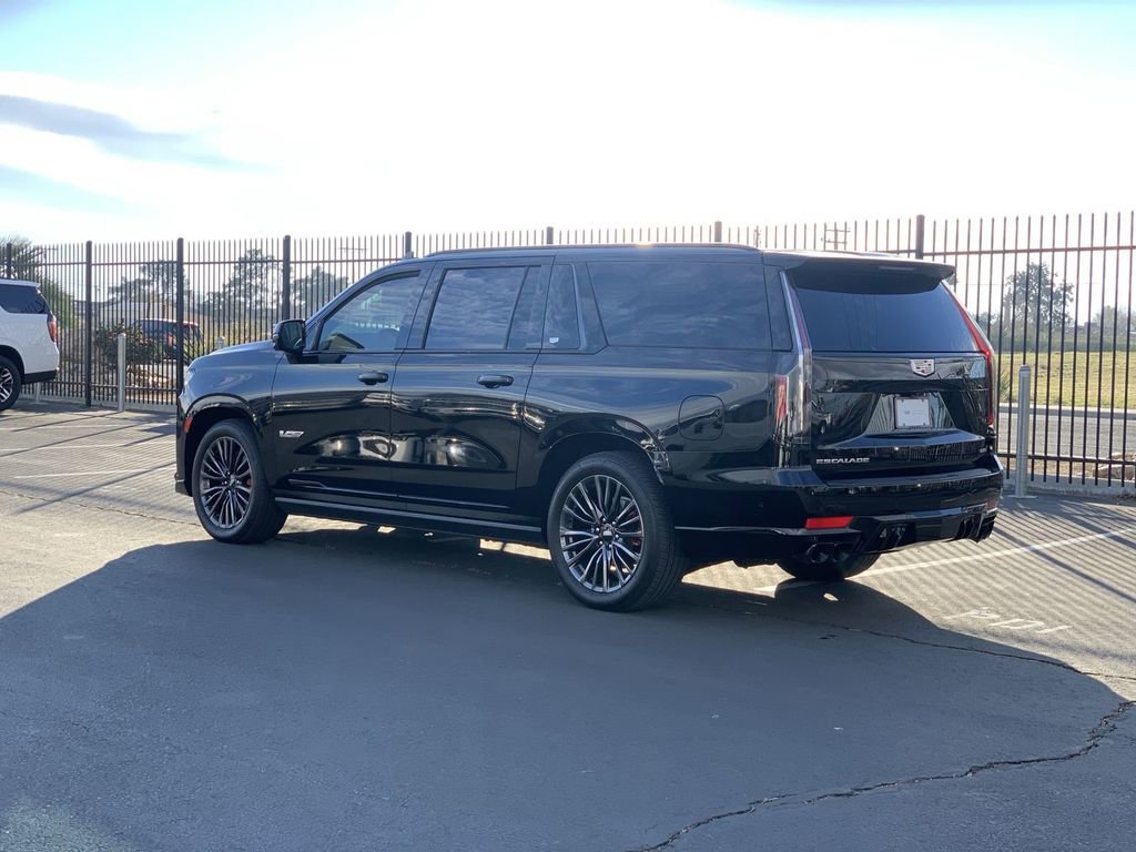 Certified 2024 Cadillac Escalade ESV V w/ Heavy-Duty Trailer Package image 6