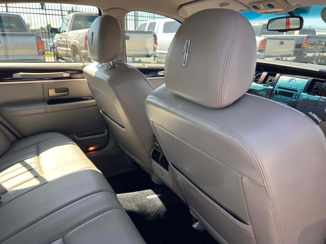 Used 2006 Lincoln Town Car Signature RWD image 85