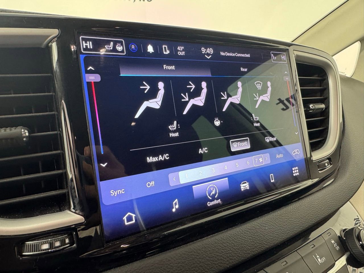 Used 2023 Chrysler Pacifica Touring-L image 14