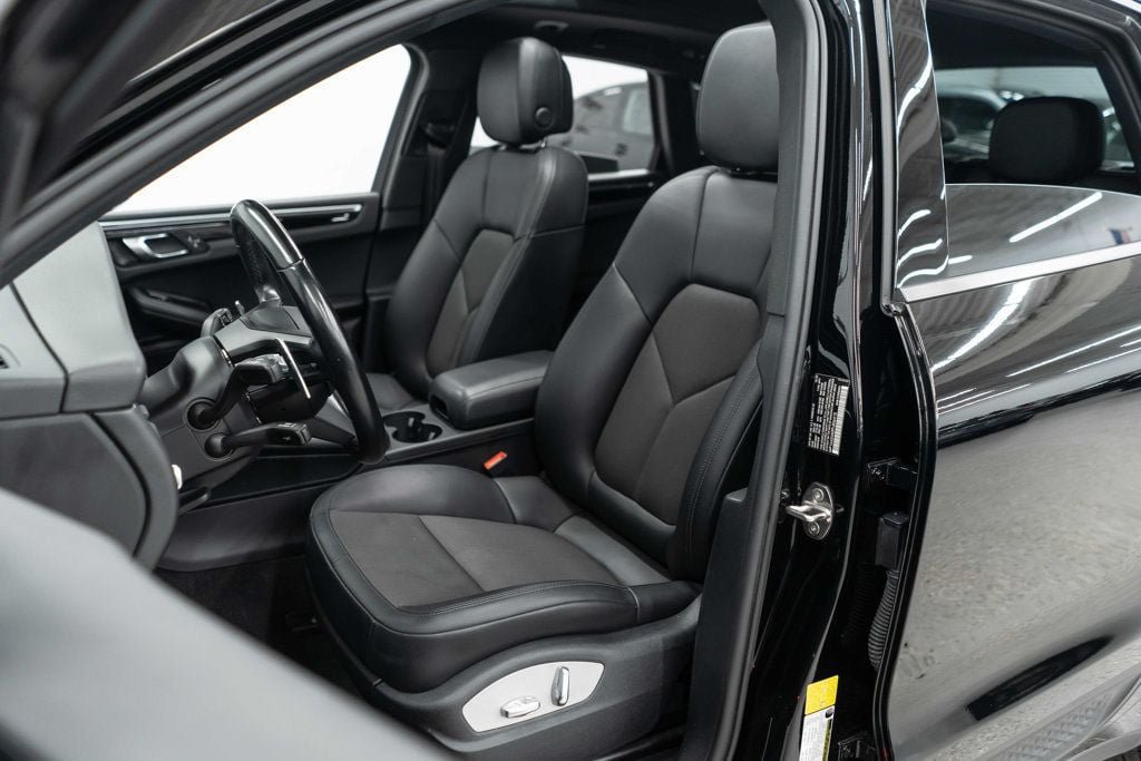 Used 2023 Porsche Macan AWD/4WD image 9