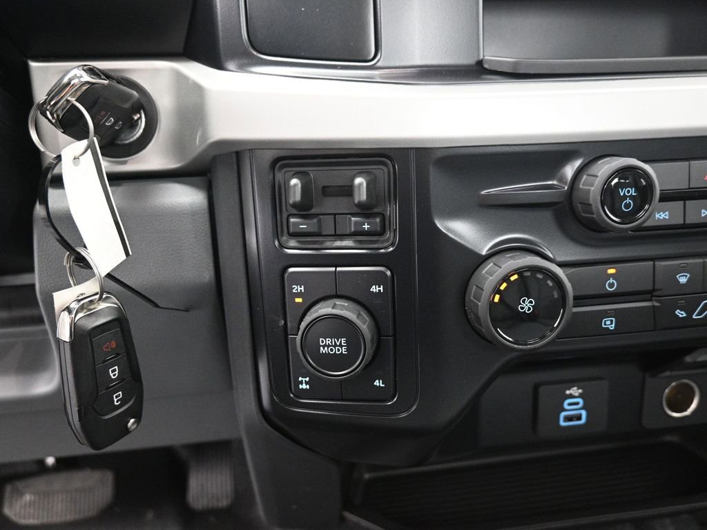 New 2026 Ford F250 XL w/ XL Chrome Package image 15