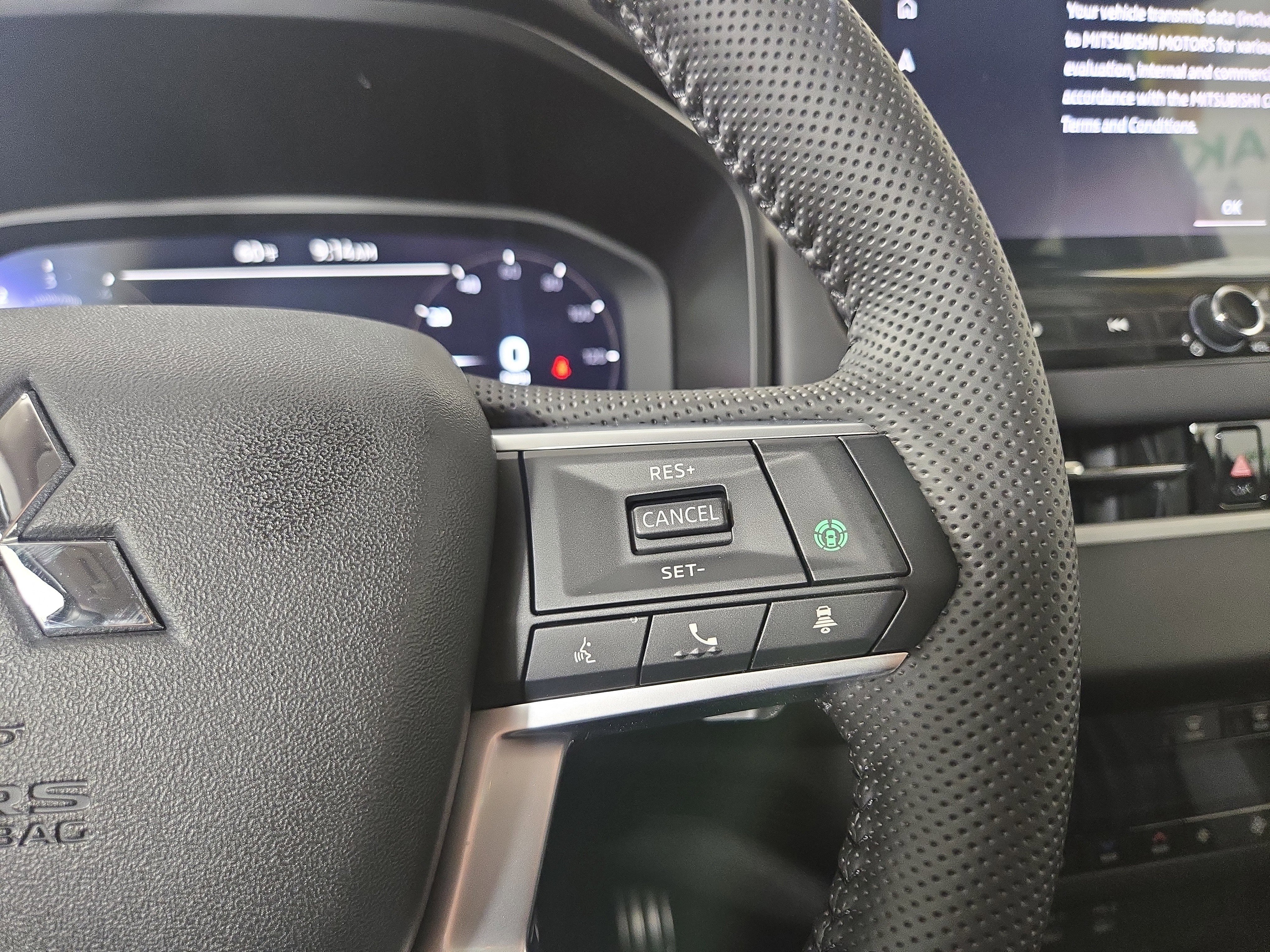 New 2026 Mitsubishi Outlander SEL image 16