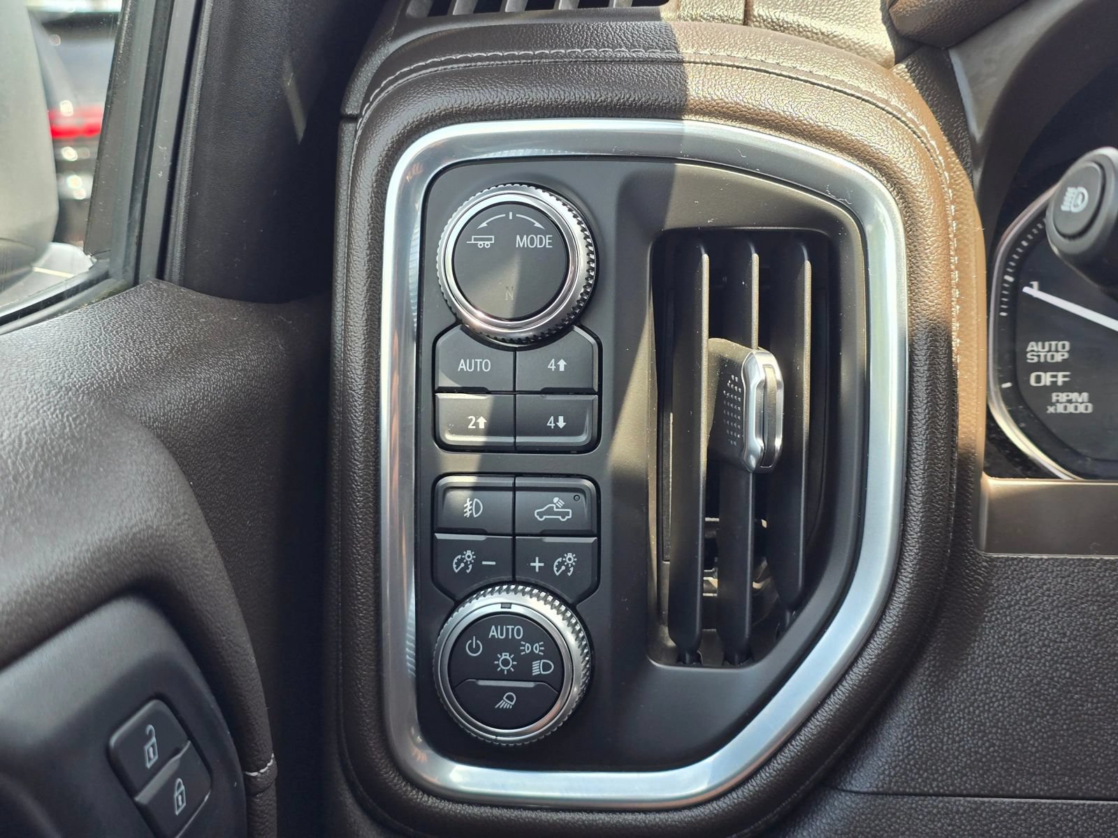 Used 2020 GMC Sierra 1500 SLT w/ Driver Alert Package II AWD/4WD image 26