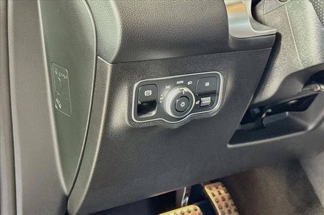 Used 2023 Mercedes-Benz EQB 300 4MATIC image 10