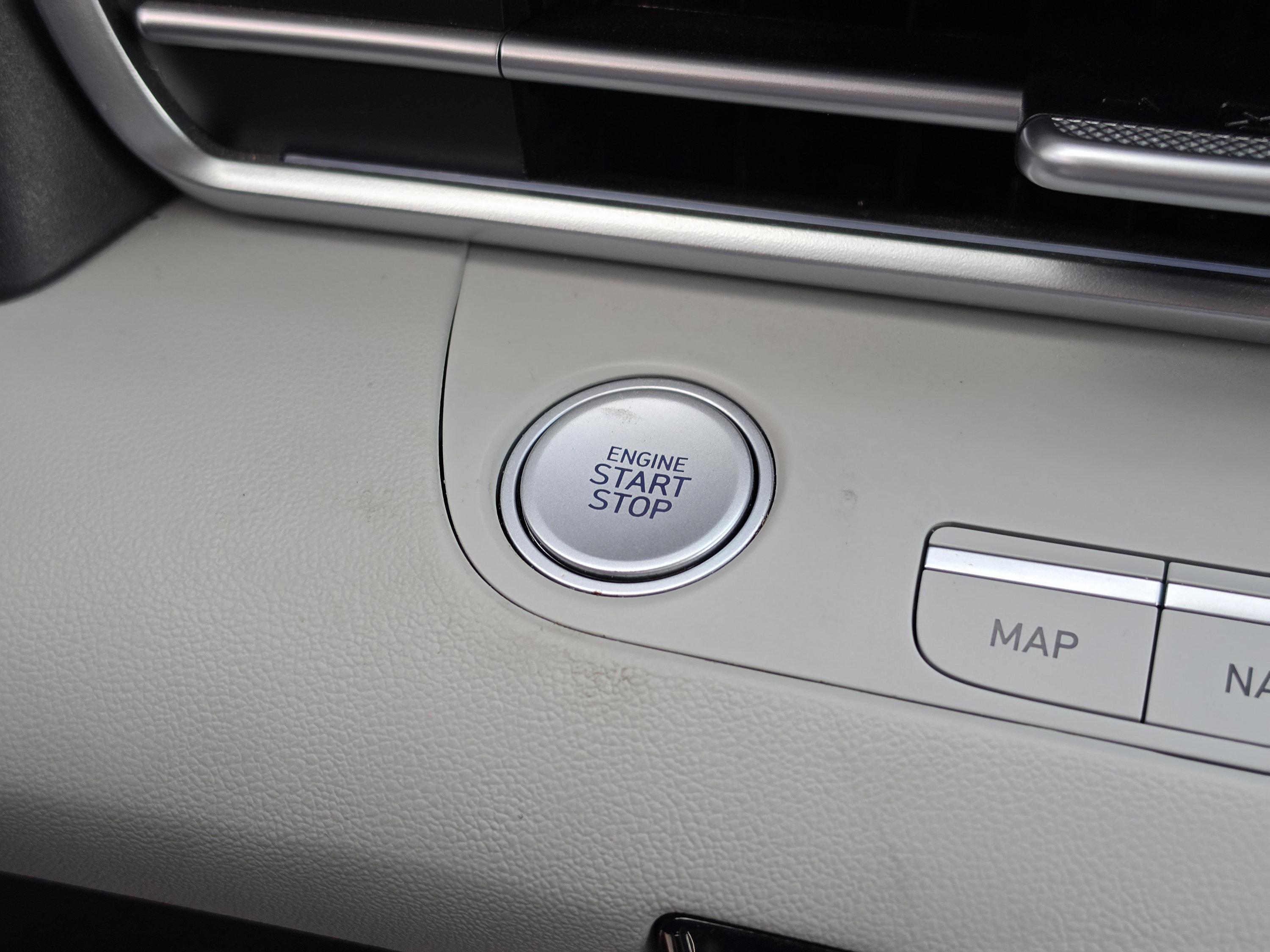 Used 2025 Hyundai Elantra Limited FWD image 34