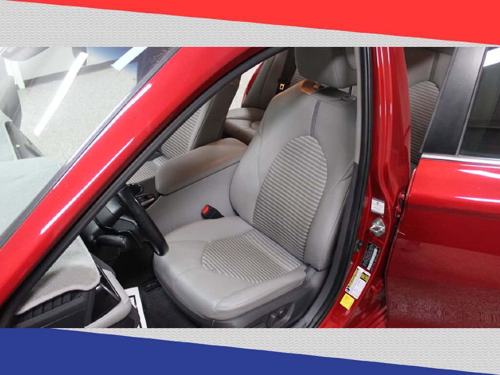 Used 2020 Toyota Camry SE w/ Carpet Mat Package image 12