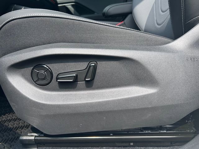 New 2026 Volkswagen Tiguan SE FWD image 19