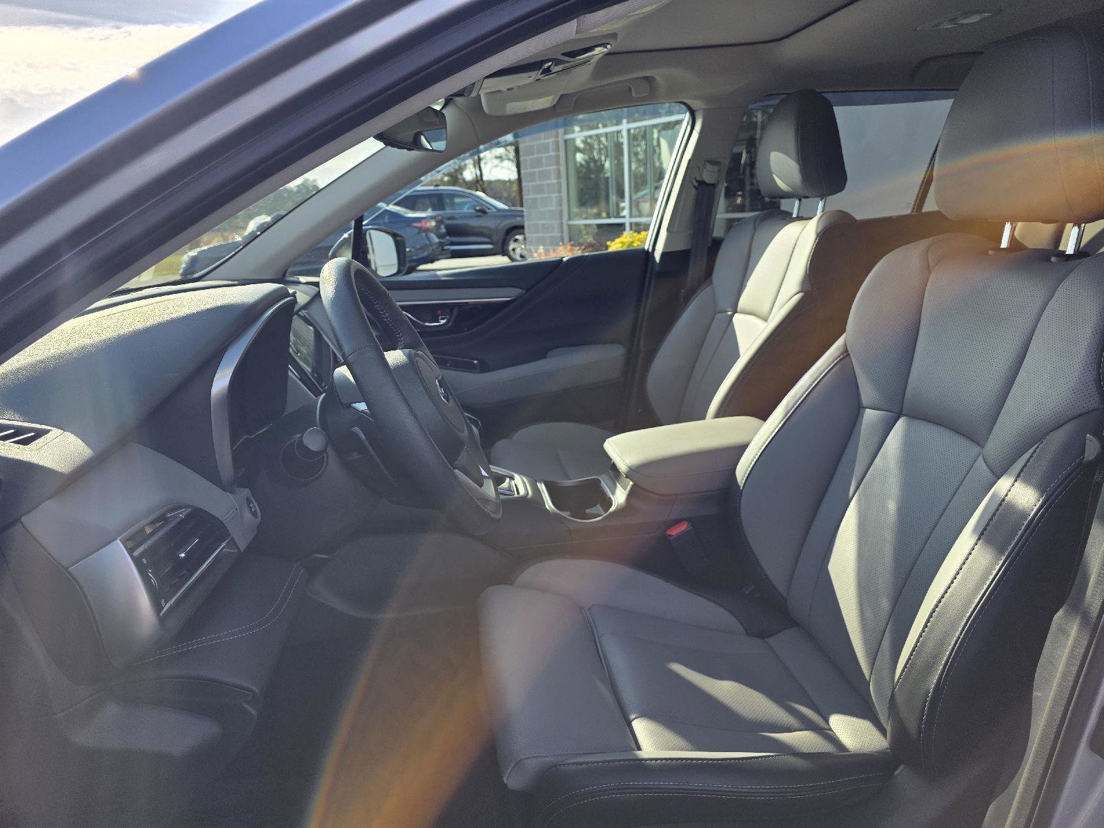 Used 2025 Subaru Outback Limited image 9