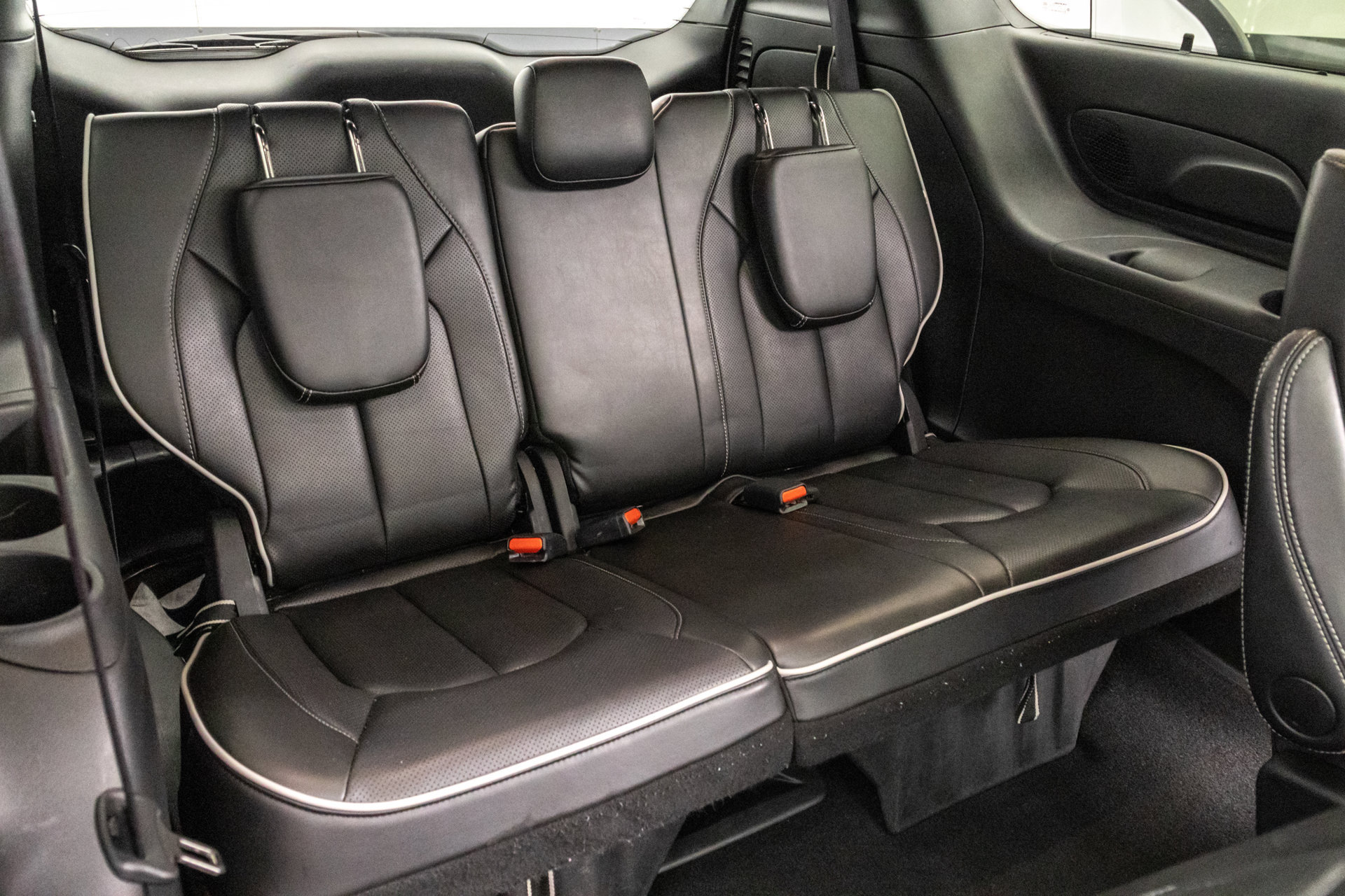 Used 2025 Chrysler Pacifica Limited FWD image 37