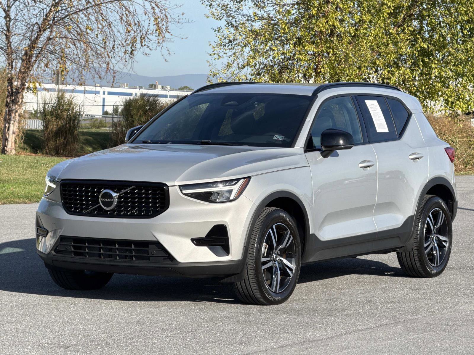 Used 2024 Volvo XC40 B5 Core image 28