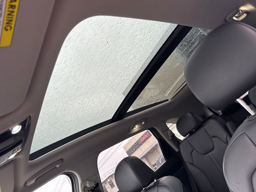 Certified 2023 Kia Sorento SX image 12