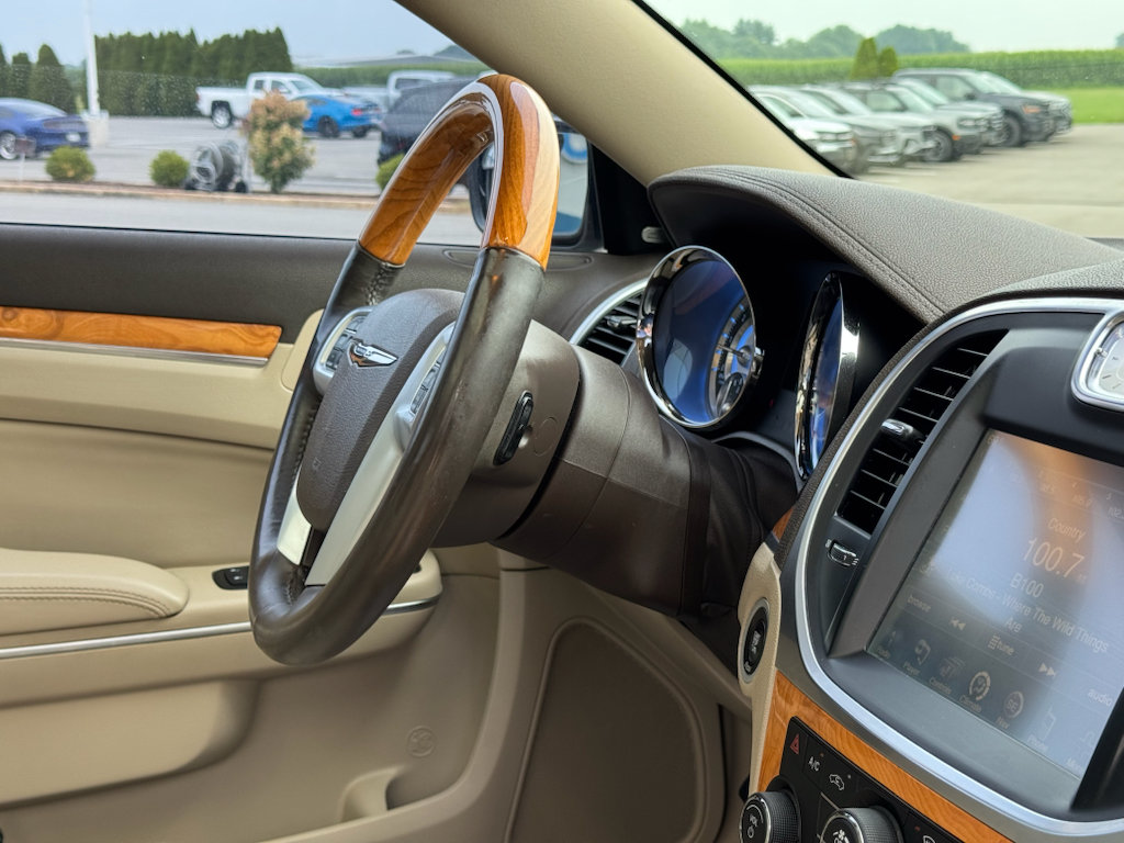 Used 2014 Chrysler 300 C RWD image 13