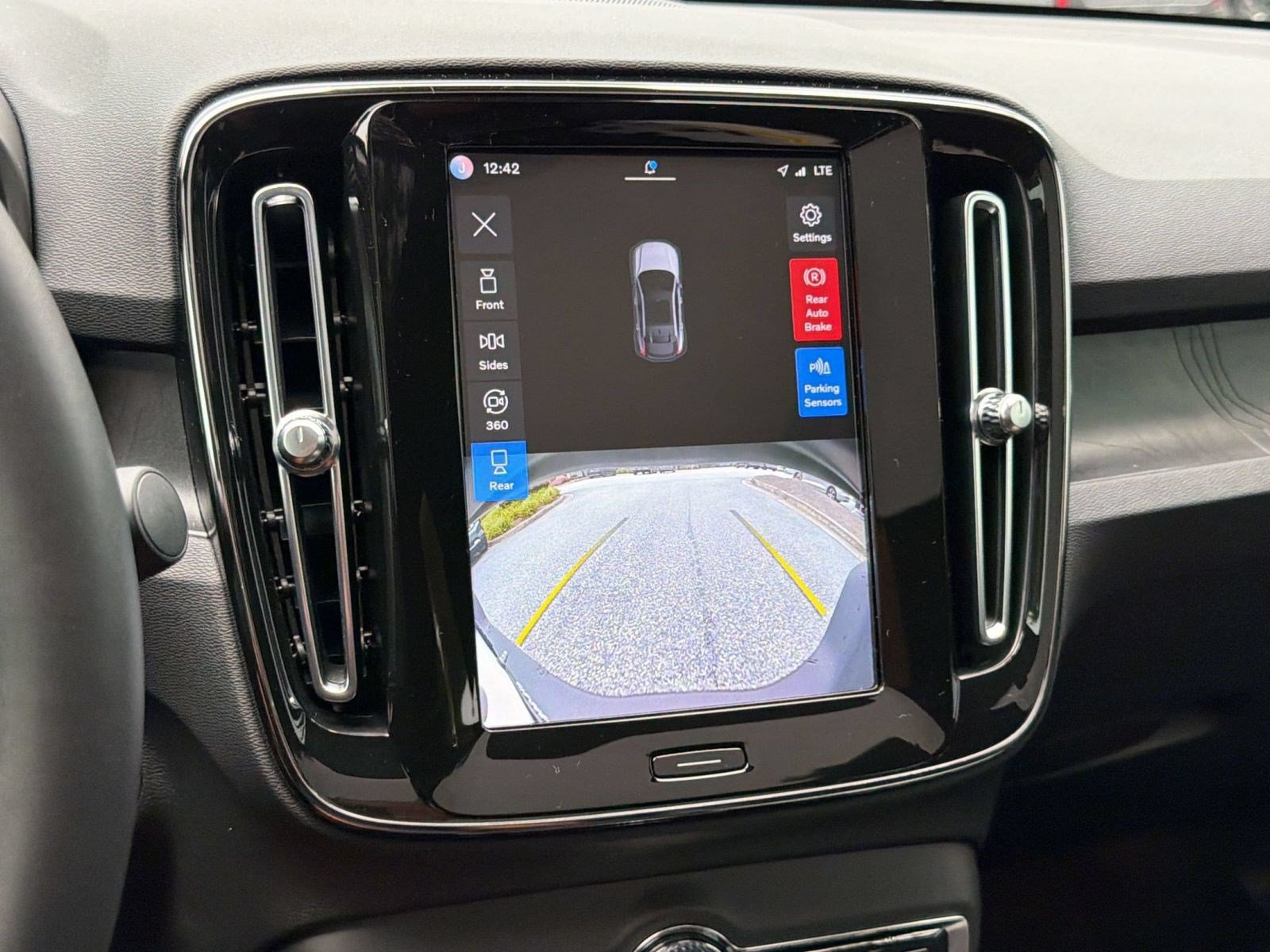 Certified 2023 Volvo C40 P8 Recharge Ultimate w/ Protection Package Premier AWD/4WD image 19