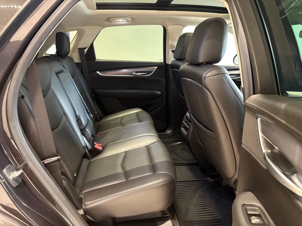 Used 2018 Cadillac XT5 Luxury w/ Driver Awareness Package AWD/4WD image 22