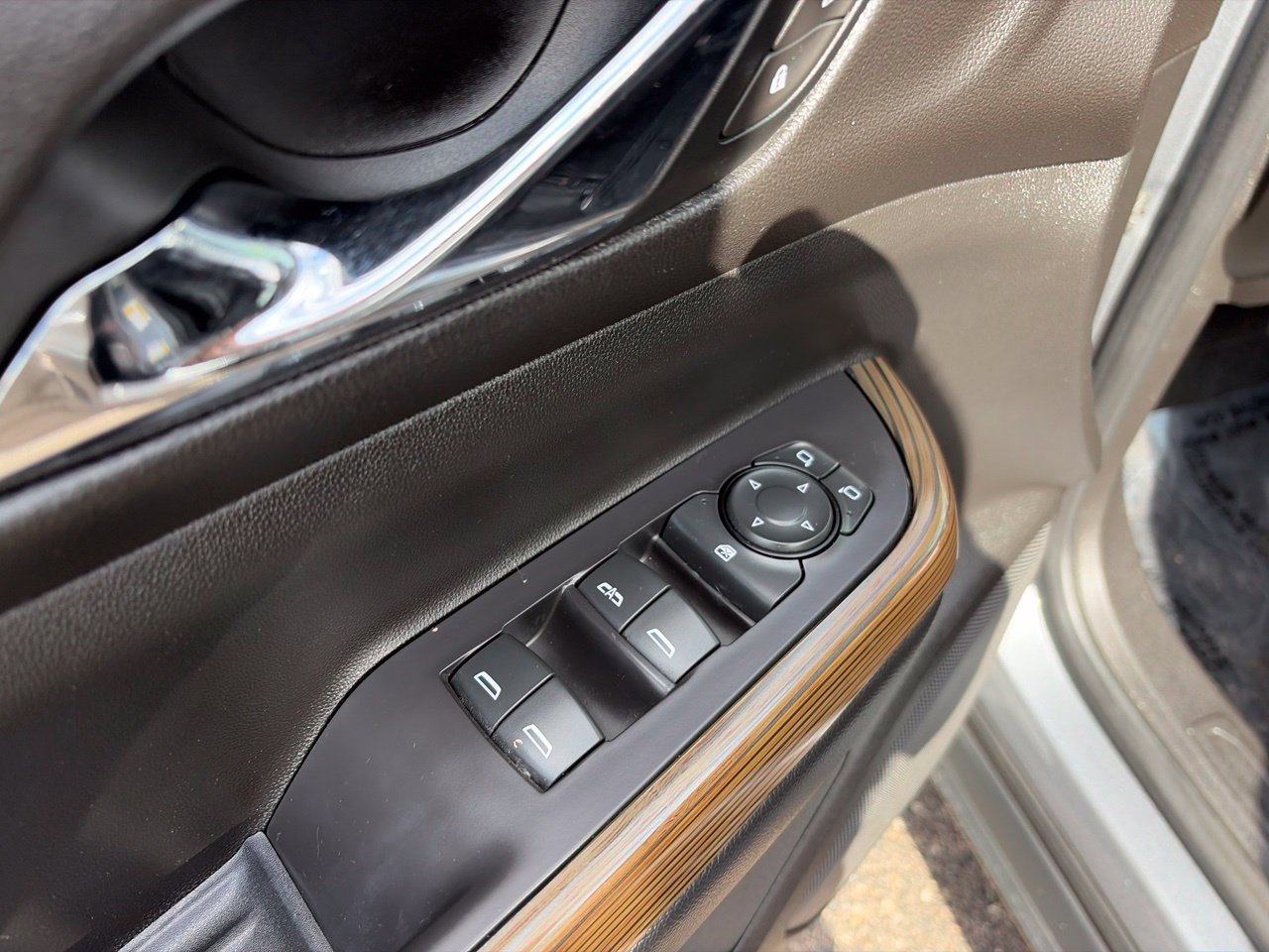 Used 2021 GMC Acadia SLE w/ Driver Convenience Package FWD image 22
