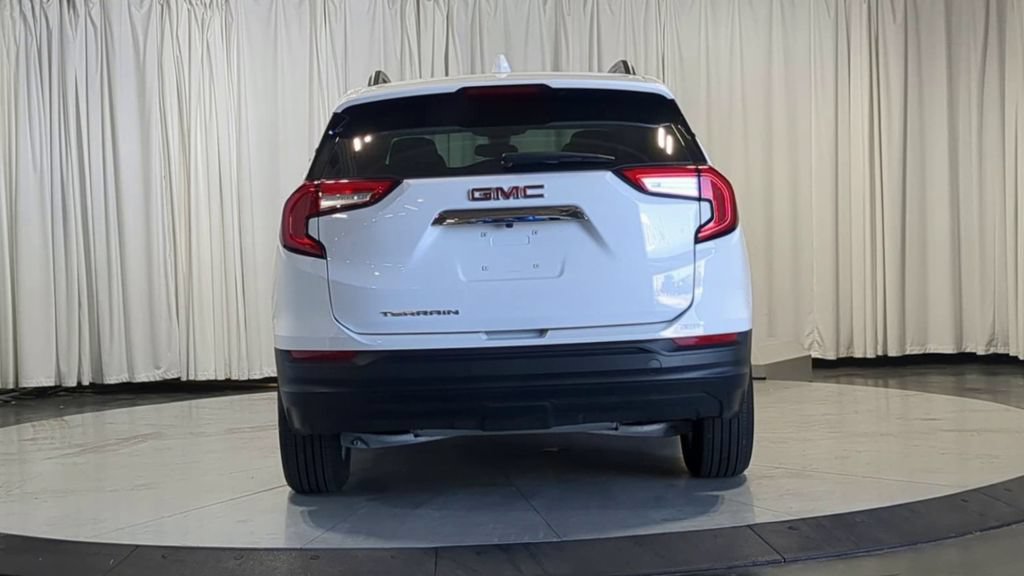 Used 2023 GMC Terrain SLE w/ Driver Convenience Package FWD image 9