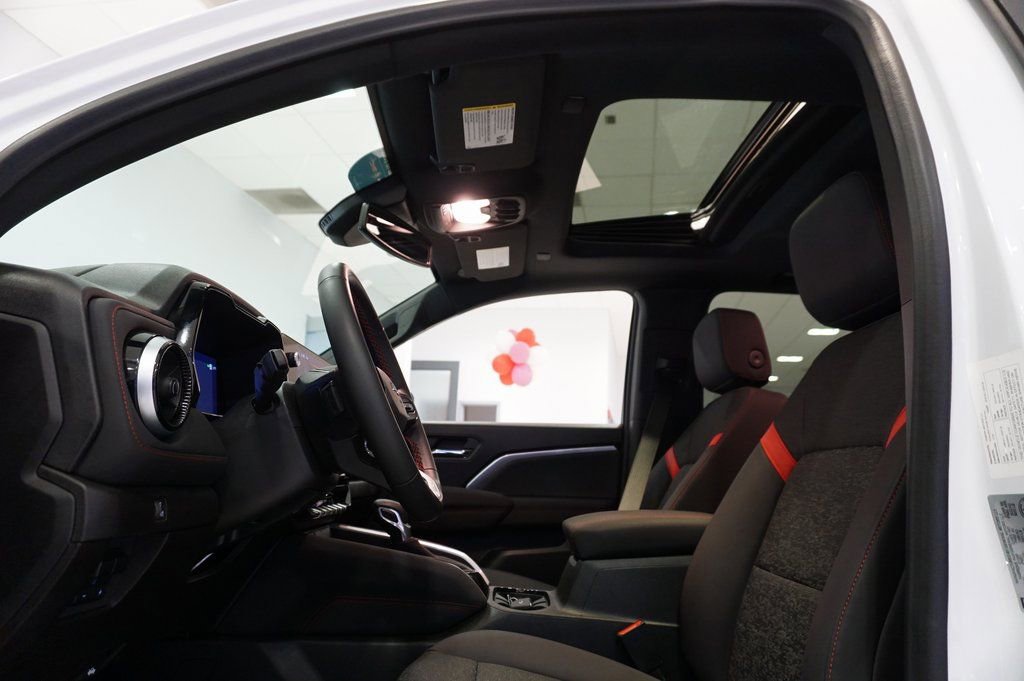 Used 2024 Chevrolet Colorado Z71 w/ Z71 Convenience Package 2 image 35