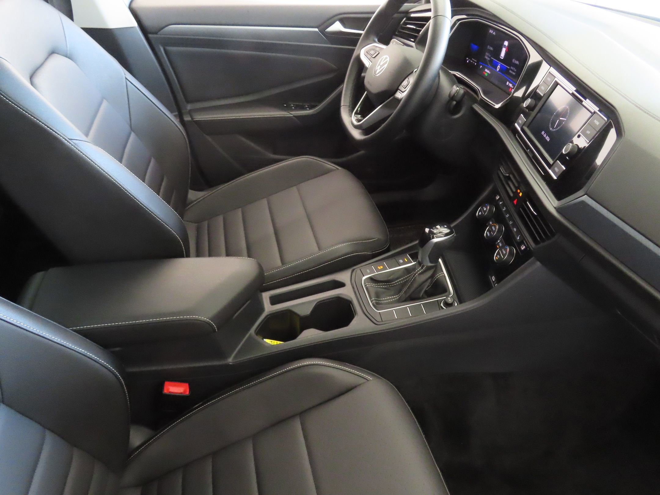 Used 2024 Volkswagen Jetta SE FWD image 26