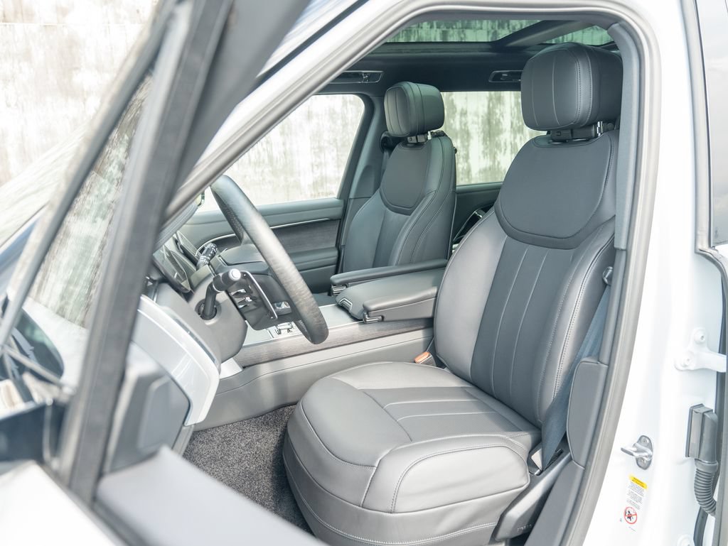 New 2026 Land Rover Range Rover Long Wheelbase SE AWD/4WD image 18