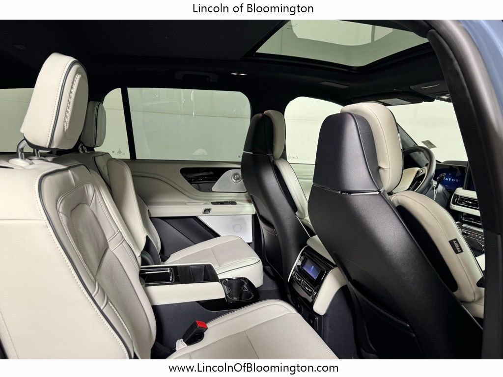 New 2026 Lincoln Aviator Black Label AWD/4WD image 17