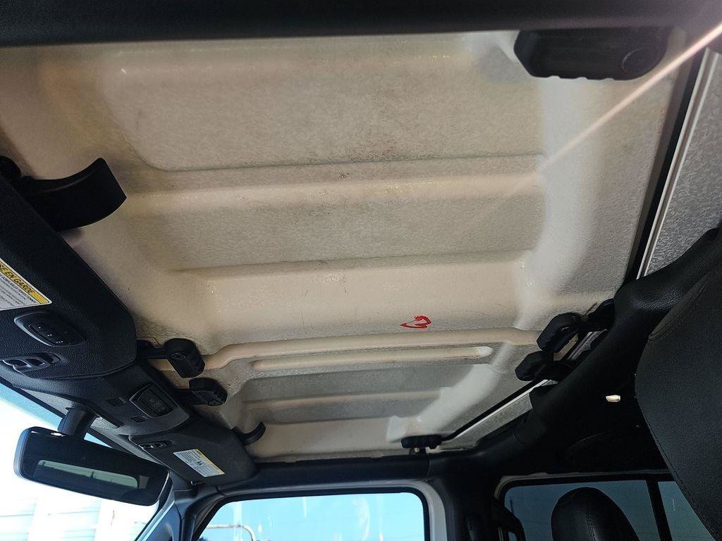 Used 2021 Jeep Gladiator Rubicon AWD/4WD image 11