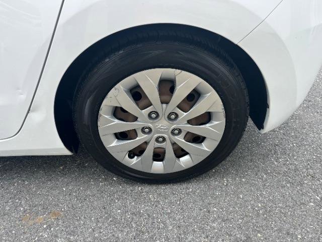Used 2017 Hyundai Elantra GT image 12