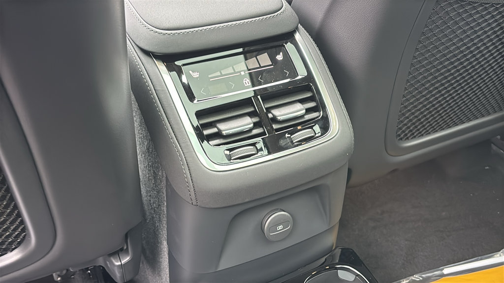 New 2027 Volvo XC90 T8 Plus AWD/4WD image 9