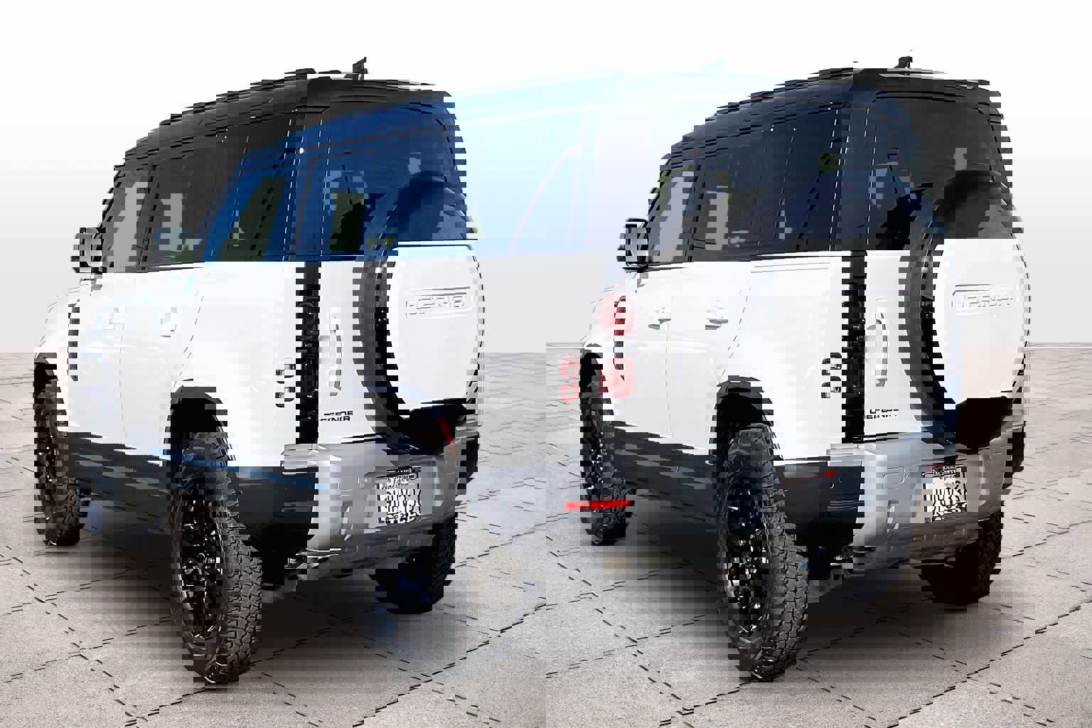 Used 2025 Land Rover Defender 110 S image 13