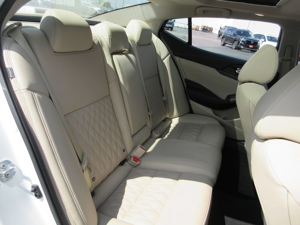 Used 2023 Nissan Maxima Platinum w/ Sport Mat Group FWD image 23