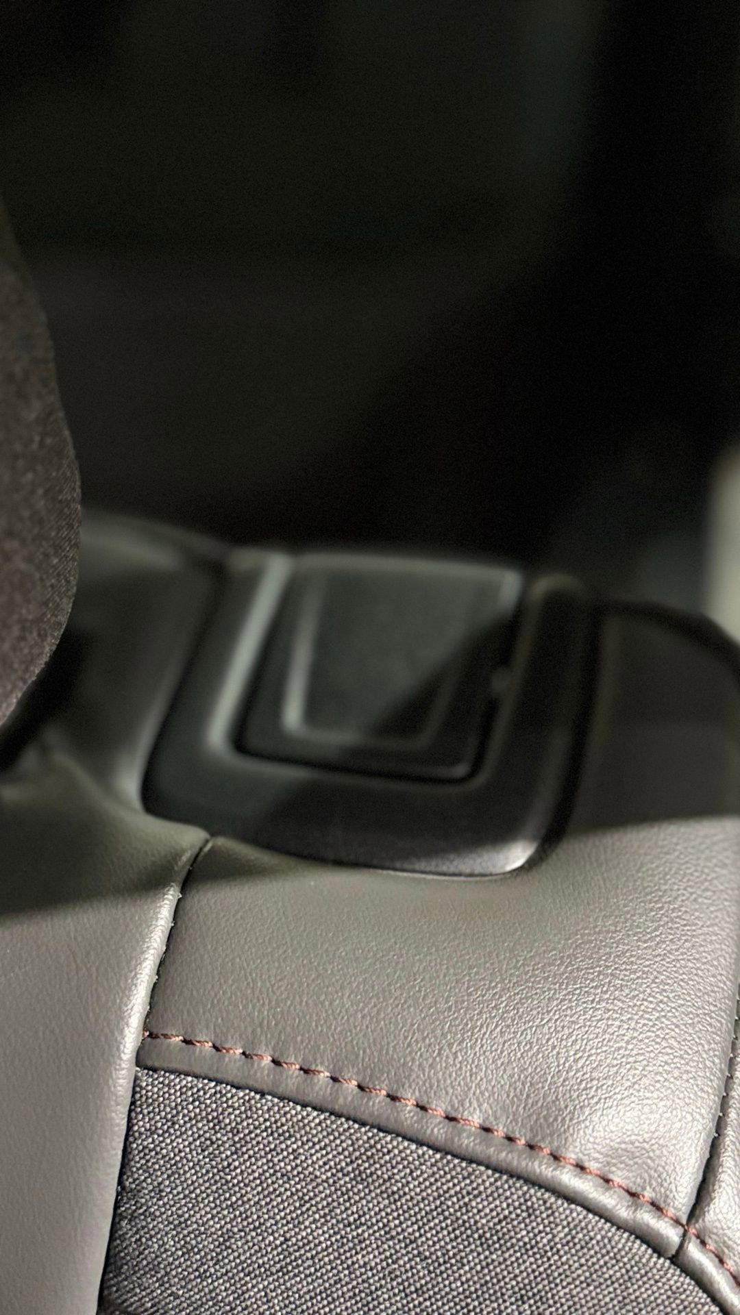 Used 2025 Ford Explorer Active w/ Active Comfort Package image 53