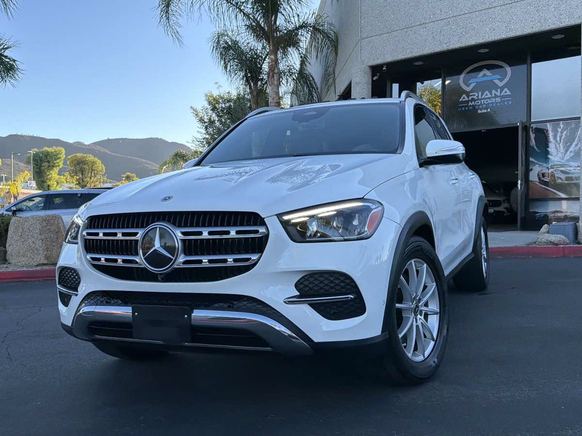 Used 2024 Mercedes-Benz GLE 450e 4MATIC image 2