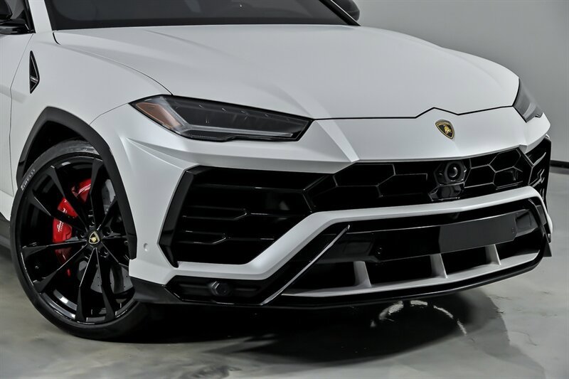 Used 2021 Lamborghini Urus AWD/4WD image 3