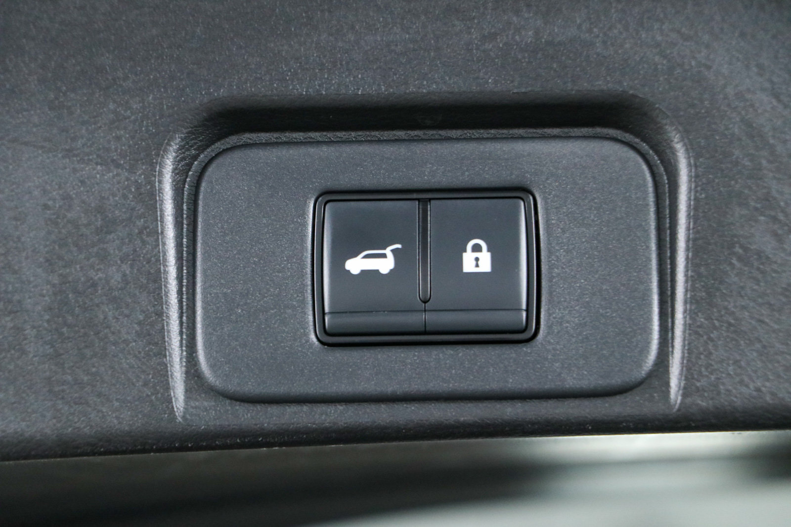 Used 2024 Nissan Rogue SV FWD image 29