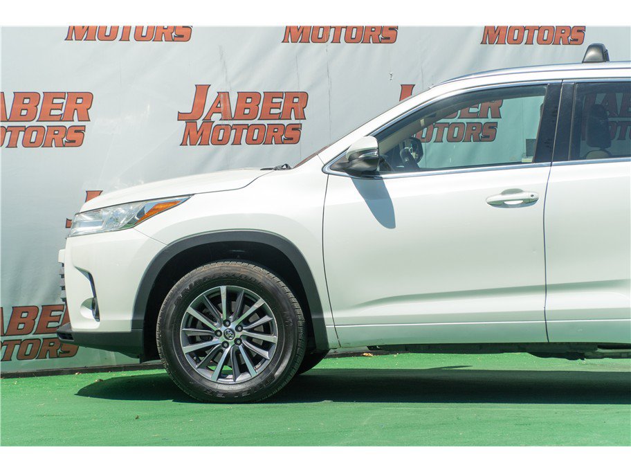 Used 2017 Toyota Highlander XLE FWD image 12