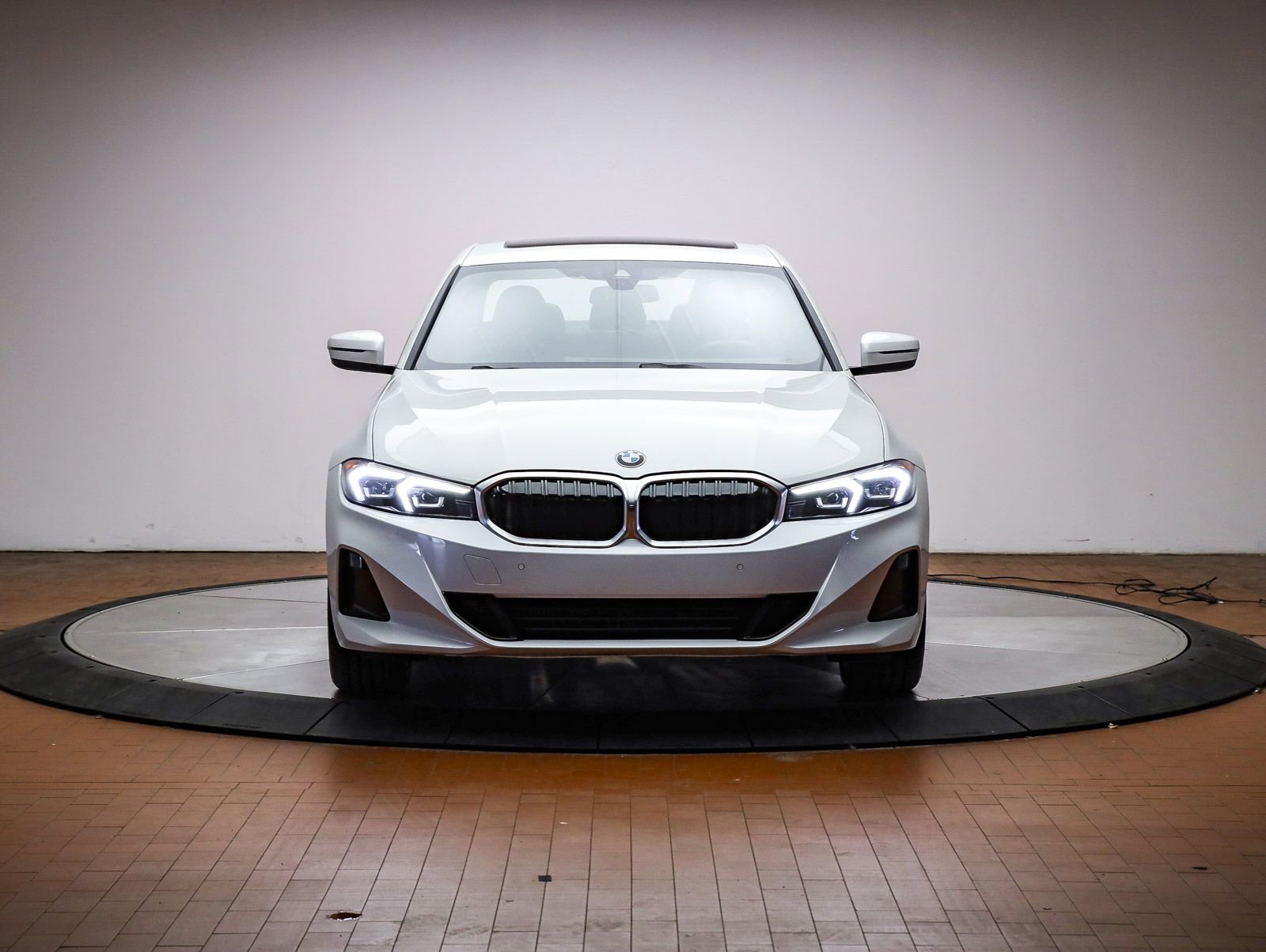 Certified 2025 BMW 330i Sedan RWD image 7