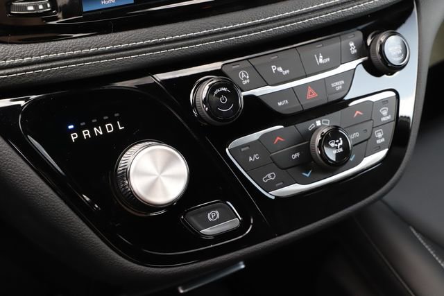 Used 2026 Chrysler Pacifica Select image 33