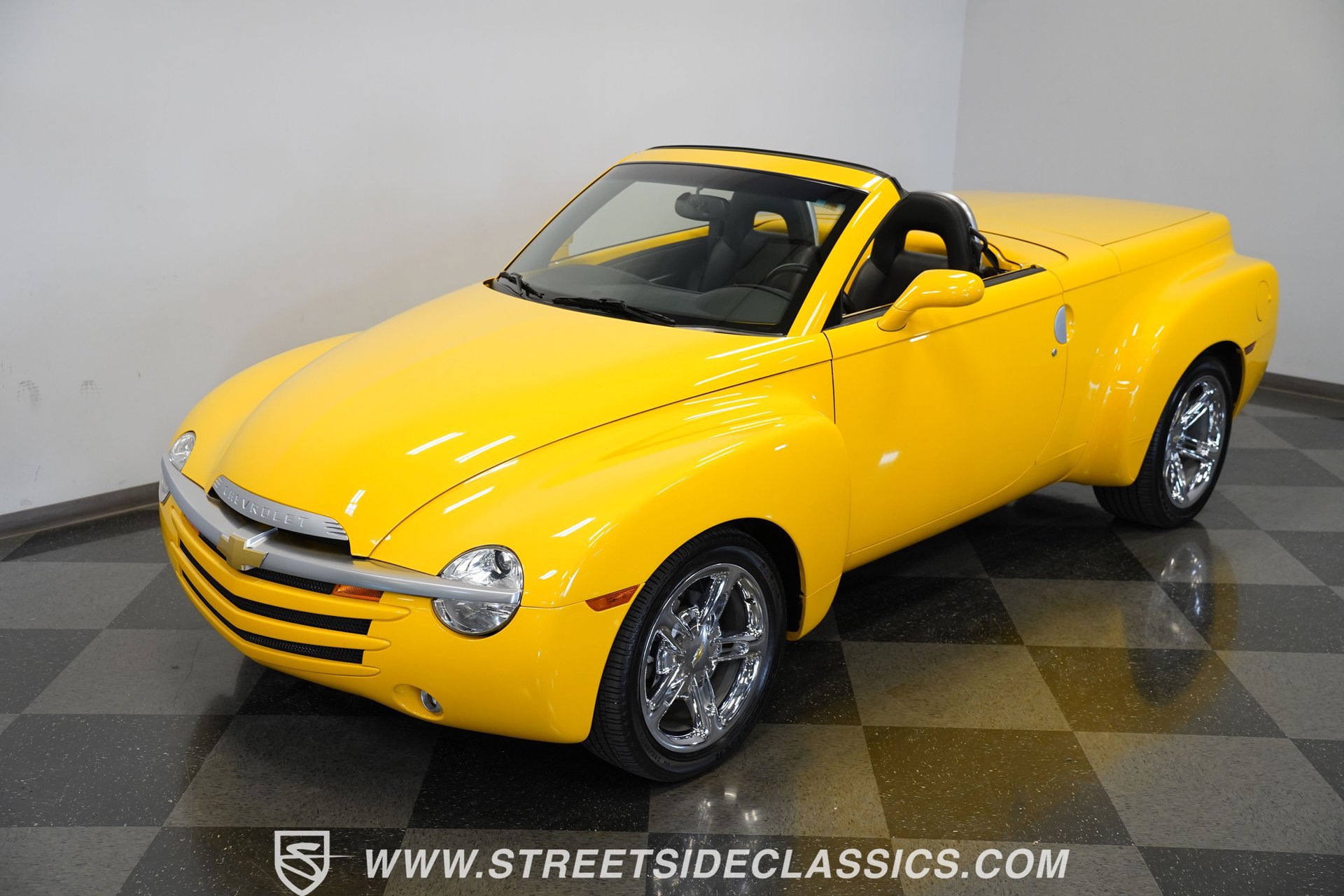 Used 2005 Chevrolet SSR w/ Preferred Equipment Group image 8