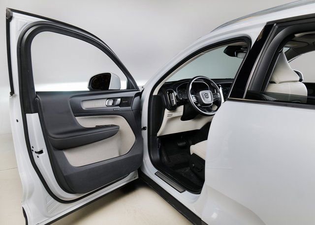 Used 2021 Volvo XC40 T5 Inscription w/ Advanced Package image 25