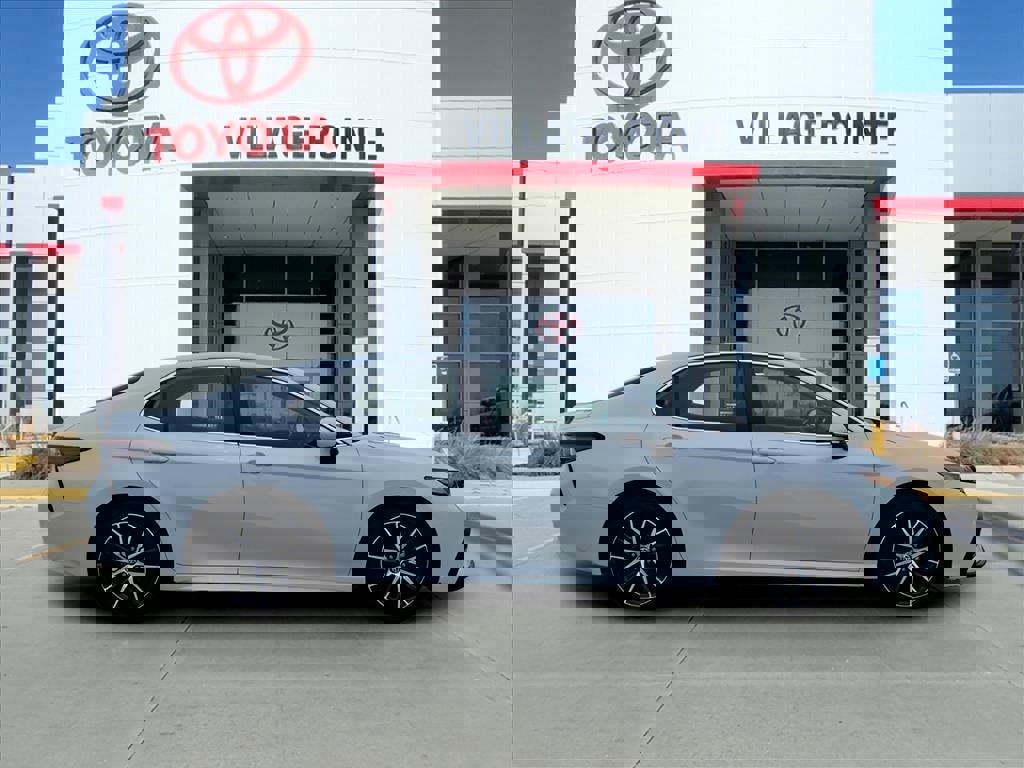 Used 2023 Toyota Camry SE image 7