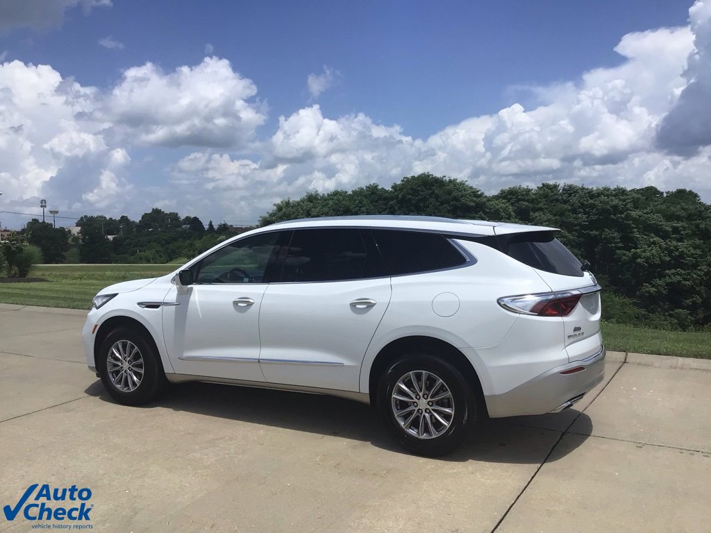 Used 2022 Buick Enclave Essence image 4