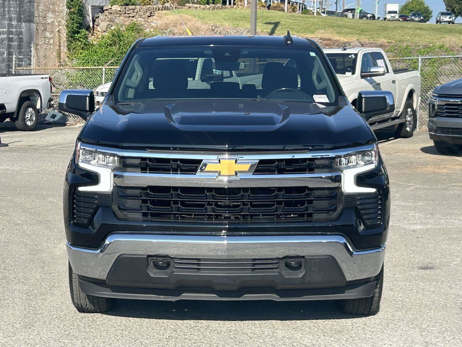 Used 2025 Chevrolet Silverado 1500 LT AWD/4WD image 2