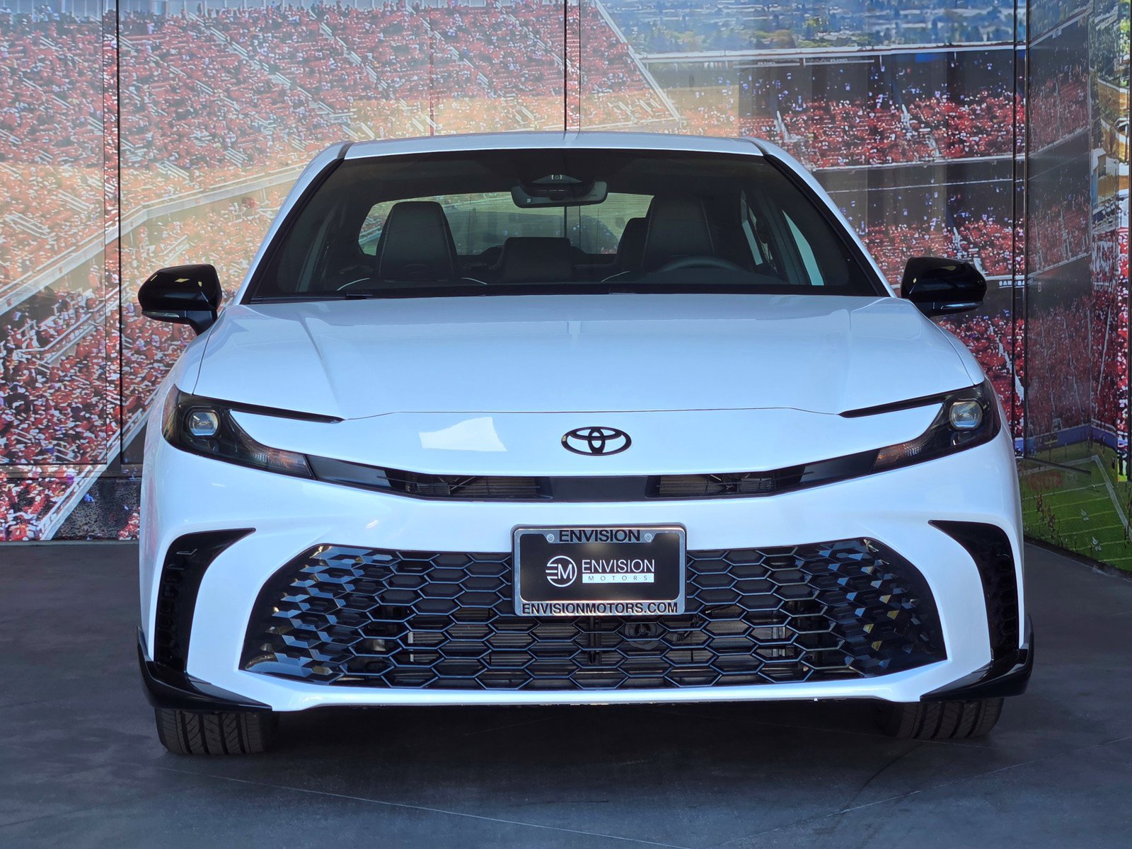 New 2026 Toyota Camry Hybrid FWD image 2