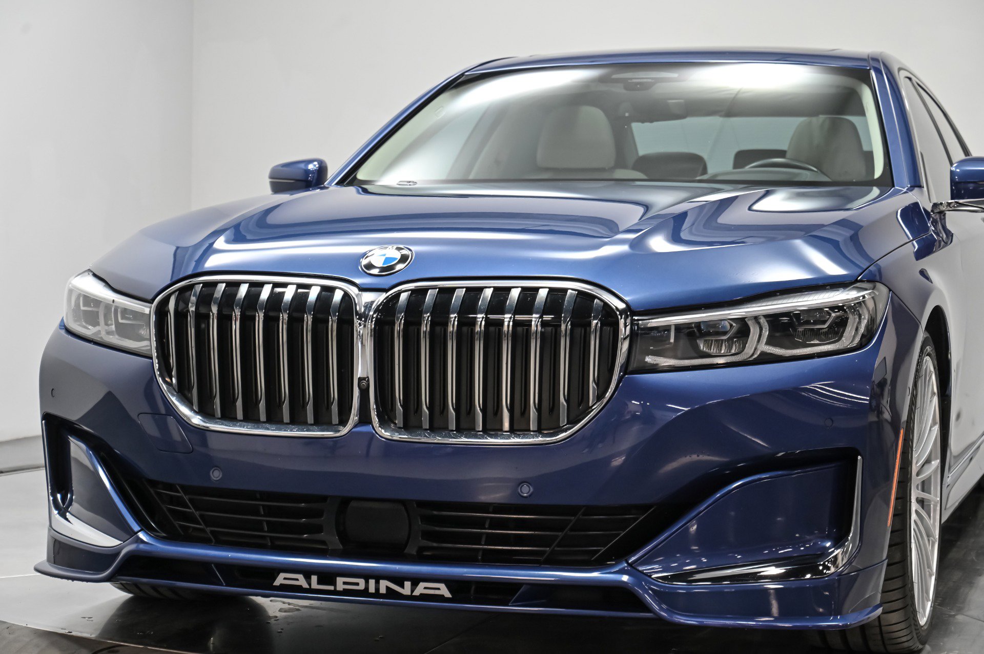 Used 2022 BMW ALPINA B7 xDrive w/ Luxury Rear Seating Package image 57