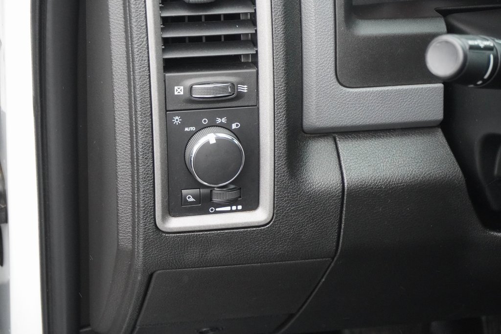 Used 2019 RAM 1500 Tradesman w/ Chrome Appearance Group image 17