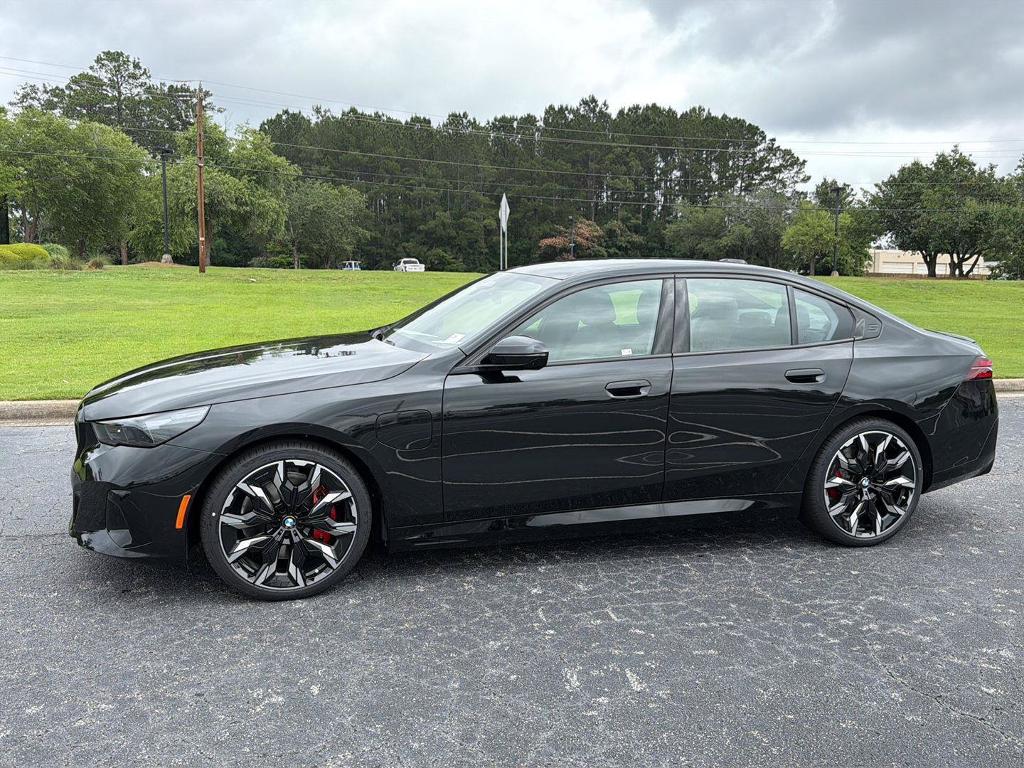 New 2027 BMW 550e xDrive w/ Executive Package AWD/4WD image 3